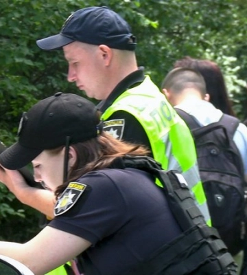 У столиці на сходовому майданчику виявили тіла двох неповнолітніх дівчат
