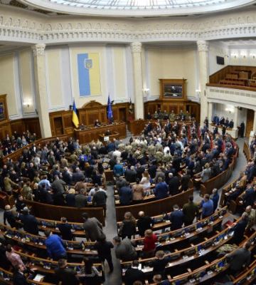 Большинство украинцев хотели бы сменить ВР после победы - опрос