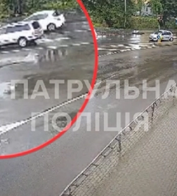 У Луцьку «безсмертний» велосипедист потрапив під колеса легковика (відео)