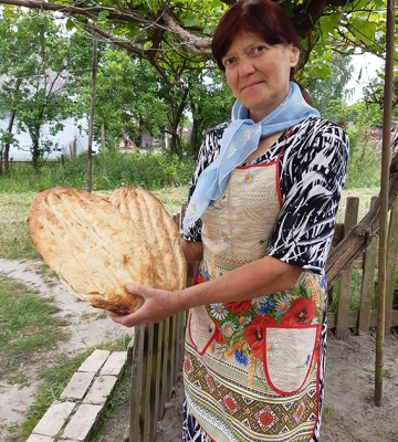 Волинянка розповіла, як печеться азербайджанський хліб