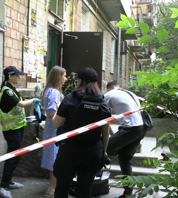 У столиці на сходовому майданчику виявили тіла двох неповнолітніх дівчат