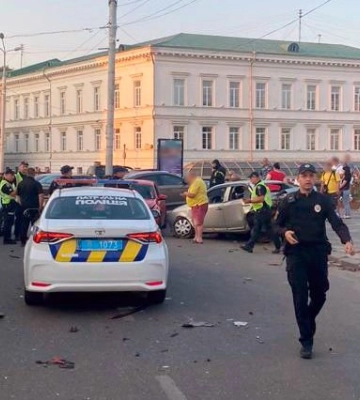 У Полтаві по вулиці Соборності сталася ДТП за участю трьох автомобілів
