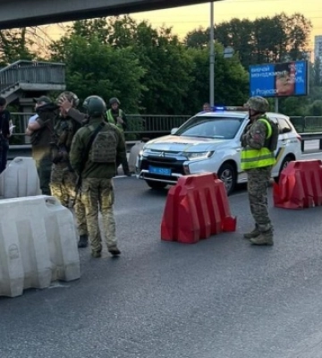 Апеляційний суд залишив у СІЗО суддю Олексія Тандира, який збив нацгвардійця