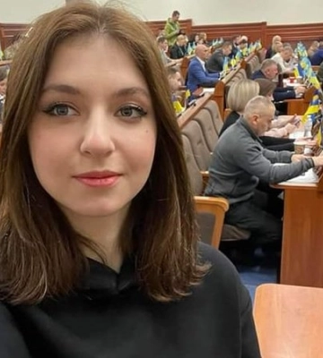 ДТП з Яриною Арʼєвою: суд змінив запобіжний захід депутатці Київради на цілодобовий арешт та електронний браслет