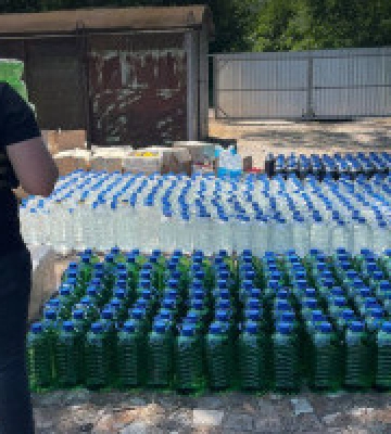 На Київщині під час обшуків у підпільному цеху з виготовлення алкоголю вилучили більше 4 тисяч літрів “продукту”