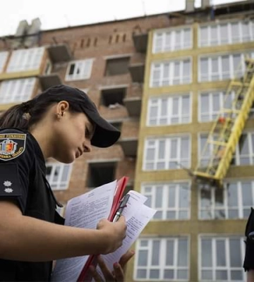 Утеплювали будинок,  і впала люлька з робітниками