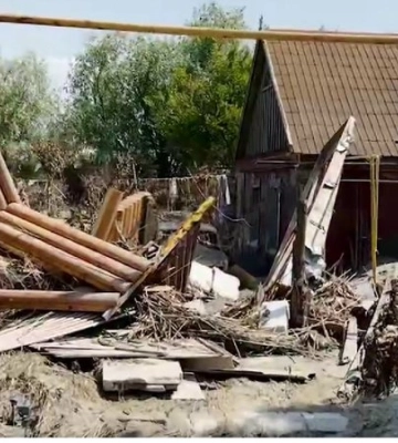 «Гірші за апокаліптичні фільми». Голова Херсонської ОВА показав наслідки підриву Каховської ГЕС у мікрорайоні Острів