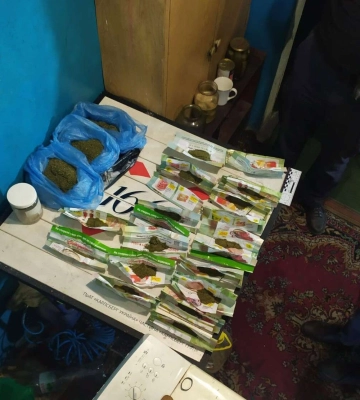 Вирощували та продавали: у Дніпропетровській області затримали наркоторгівців