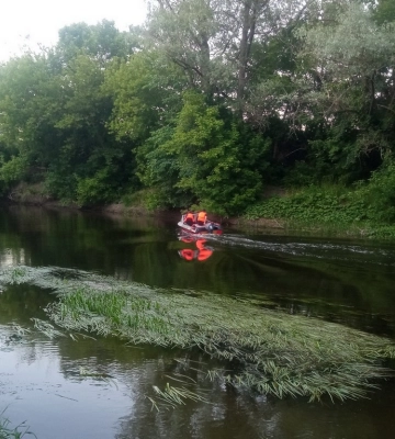 На Полтавщині рятувальники дістали з річки тіло дитини (ФОТО)