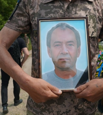 Сумська громада попрощалася з військовослужбовцем Юрієм Смірновим