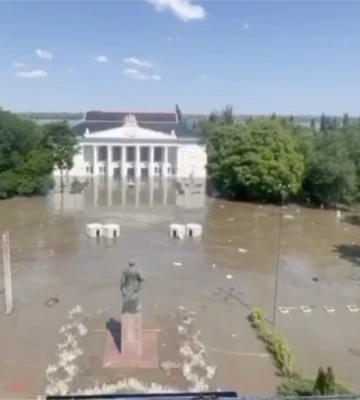 «Вода покрила будинки». Як руйнація ГЕС на Херсонщині вплине на екологію та хід війни?