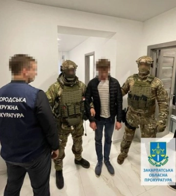 В Ужгороді правоохоронці припинили злочинну діяльність групи наркоторговців – п’ятьом особам повідомлено про підозру