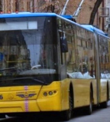 Масштабний колапс у Києві: збої в метро, зупинилися тролейбуси та трамваї, частина міста залишилася без світла