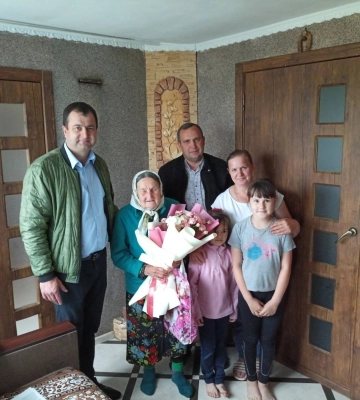 42 онуки та правнуки: на Волині бабуся відзначила 95-літній ювілей