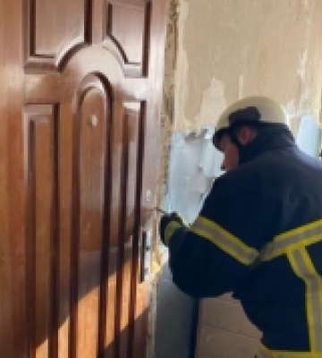 У Луцьку допомогли хворому чоловікові, який не міг самостійно вийти з квартири