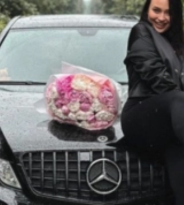 Плюс-сайз модель із Волині похвалилася своїм першим авто