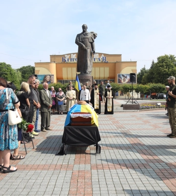 Рівняни попрощалися з Героєм, який загинув на Запоріжжі