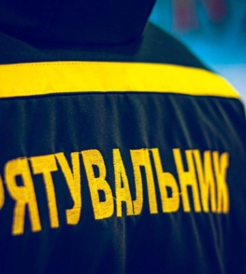 Оккупанты обстреляли спасателей в Херсоне: известно об одном погибшем и семи раненых