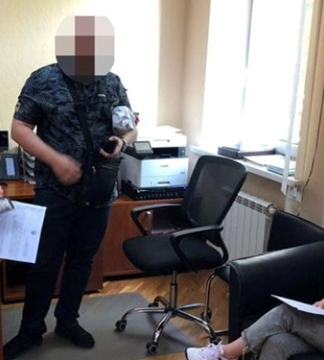 Розкрадання на ремонті ліфтів: у Києві провели обшуки