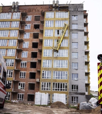 У Хмельницькому на будівельному майданчику обірвалась люлька з робочими