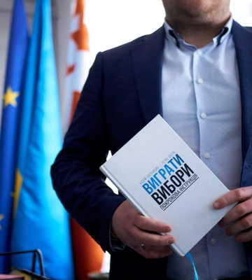 «Усі думали, що буду священником». Що читає Борис Карпус. РОЗМОВА без КНИГАРНІ