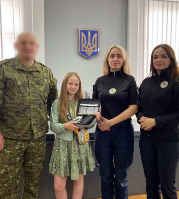 Дев’ятирічна рівнянка передала дрон спецпризначенцям