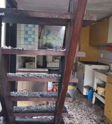 Атака дронів на Хмельниччину. Уламки впали на приватний будинок 