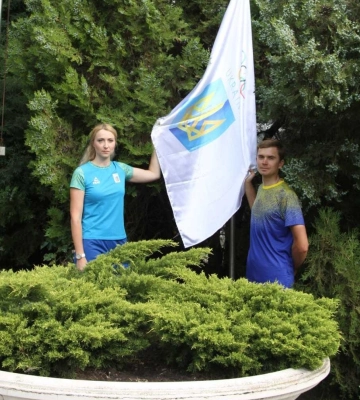 Біля міської ради в Черкасах підняли олімпійський прапор