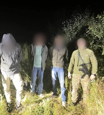 Прикордонники затримали двох херсонців та вінничанина, які за 14 тисяч доларів прагнули потрапити в Угорщину