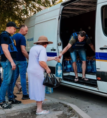 Працівники Сервісного центру МВС Запоріжжя з волонтерами вирушили на Херсонщину з гумдопомогою
