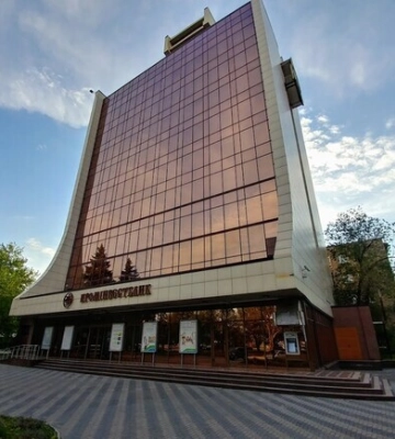 У Запоріжжі з аукціону продали 10-поверхову будівлю банку в центрі міста (ФОТО)
