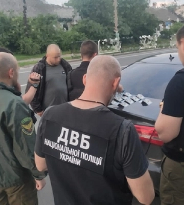 6000 доларів за виїзд з України: на Волині викрили факти сприяння ухилянтам у втечі за кордон (Фото)
