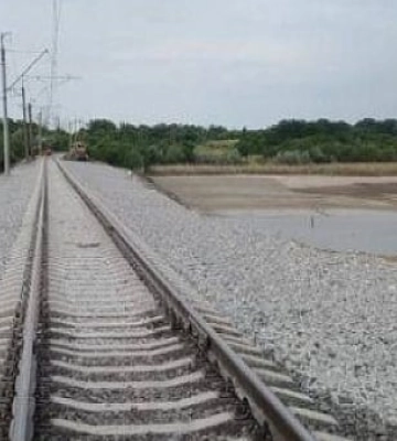 На місці зсуву залізничного полотна поблизу Нікополя відновили рух поїздів