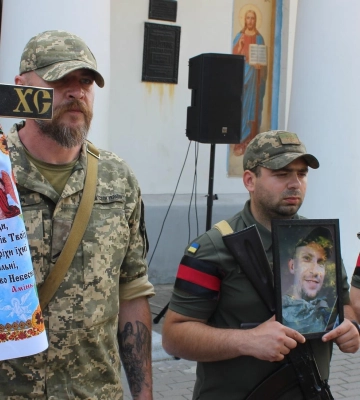 У Полтаві попрощалися із захисником Русланом Ковтуном