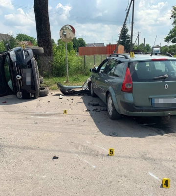 ДТП в Радивилові: кросовер не пропустив «Мерседес», і травмувалися діти