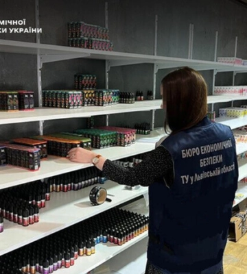 Во Львовской области БЭБ разоблачил подпольный цех по производству табачных изделий