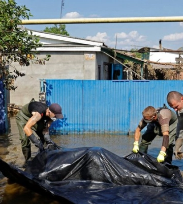 На окупованій Херсонщині росіяни намагаються сховати тіла загиблих через затоплення - Зеленський