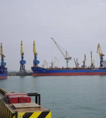 Загроза сильна: росіяни перетворюють порт Маріуполя на військово-морську базу
