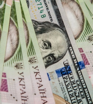 Курс валют НБУ. Євро впевнено пробив психологічну позначку