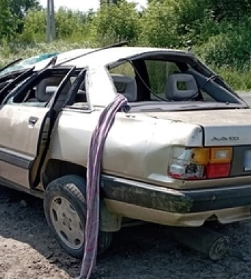 Під Луцьком Audi злетіла у кювет і перекинулась – двоє постраждалих 