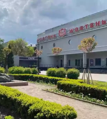 Київським кінотеатрам «Жовтень» та КІNО42 погрожують через проведення фестивалю SUNNY BUNNY. Вони звернулись до поліції