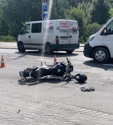 На Глушець у Луцьку збили мотоцикліста, рух вулицею паралізований 
