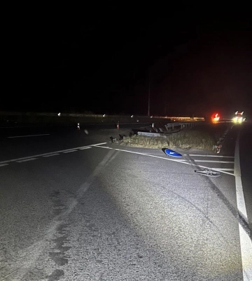 Пасажир потрапив у реанімацію: на Полтавщині автомобіль від удару з відбійником перекинувся на дах