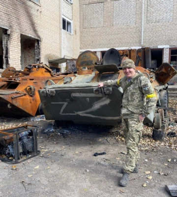 Познайомилися з коханою у Маріуполі, а пропозицію зробив на день народження: воїн з Волині 7 років носить військову форму