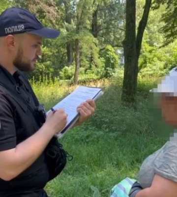 Ошукала перехожу: у Києві затримали шахрайку-ворожку