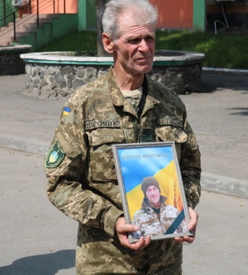 На Волині провели в останню дорогу захисника Сергія Заріцького