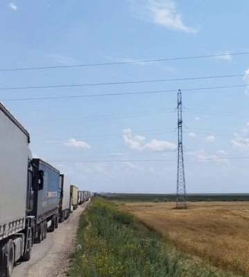После удара по Чонгарскому мосту оккупанты построили понтонную переправу: спутниковые снимки