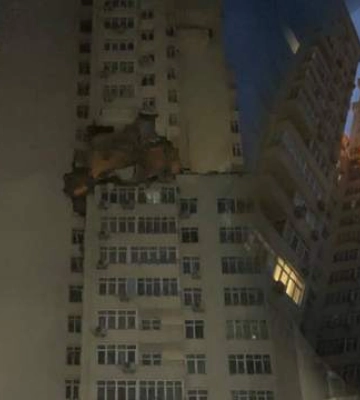 Падіння уламків на багатоповерхівку в Києві: є жертви, кількість постраждалих зросла
