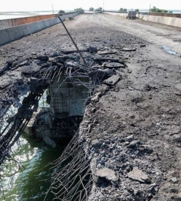 В Мелитополь невозможно добраться из-за обстрелов Чонгарских мостов 
