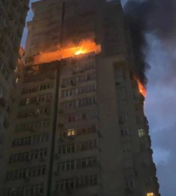 У Києві вночі уламки ракети влучили в багатоповерхівку. Є загиблі та поранені